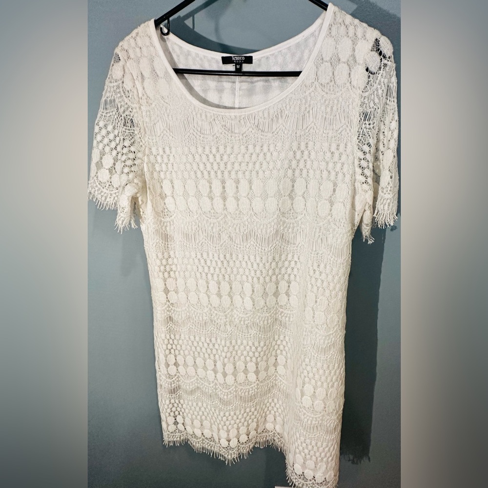 Women’s Tesoro Moda White Medium MIDI Dress. I don’t think it was ever worn